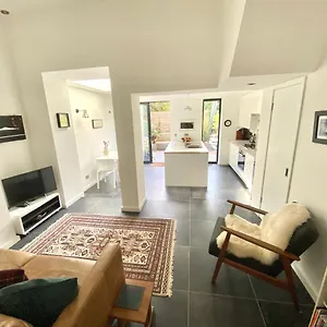 stunning-apartment-with-garden-in-the-heart-of-hackney.brighton-hotels-england.com/