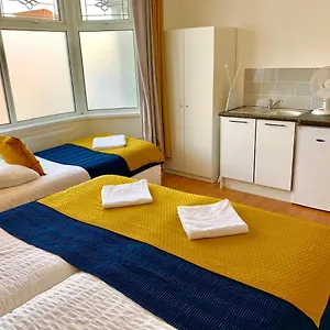 spacious-2-bedrooms-2-baths-apartment-with-garden-and-parking.brighton-hotels-england.com/