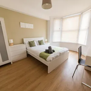 Apartment Modern, Spacious Ideal For Work Teams And Groups, Luton (Bedfordshire)