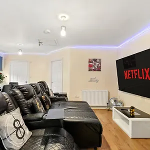Apartment Lt Properties: Unique Bungalow-style In Luton Centre, Luton (Bedfordshire)