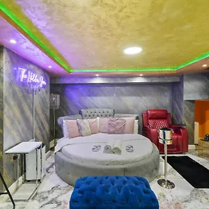 Apartment Hidden Gem Lt Jaccuzi Bath Massage Chair Superkingsize Bed Parking Available, Luton (Bedfordshire)